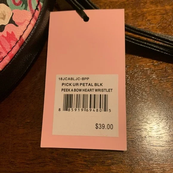 NWT Juicy Couture “Peek A Bow”Heart, Zip around Coin Wallet Wristlet - Picture 3 of 4